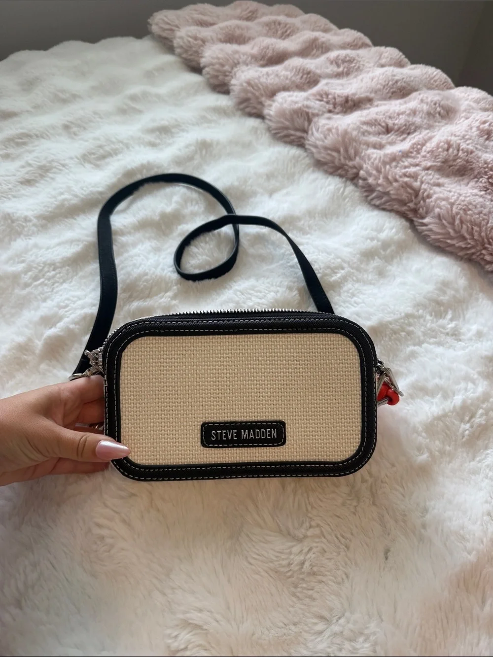 Steve Madden White and Black Crossbody Bag - Picture 6 of 6